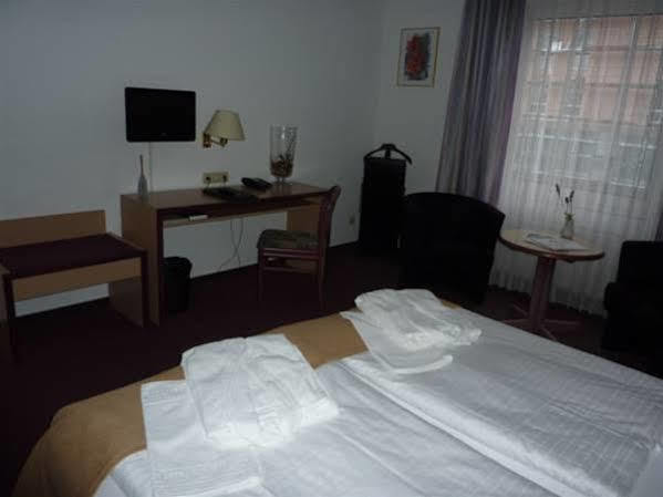 Hotel Novostar Гьотинген Екстериор снимка