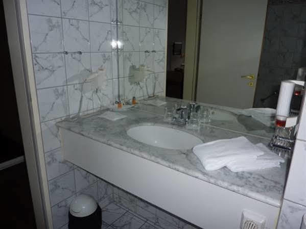Hotel Novostar Гьотинген Екстериор снимка